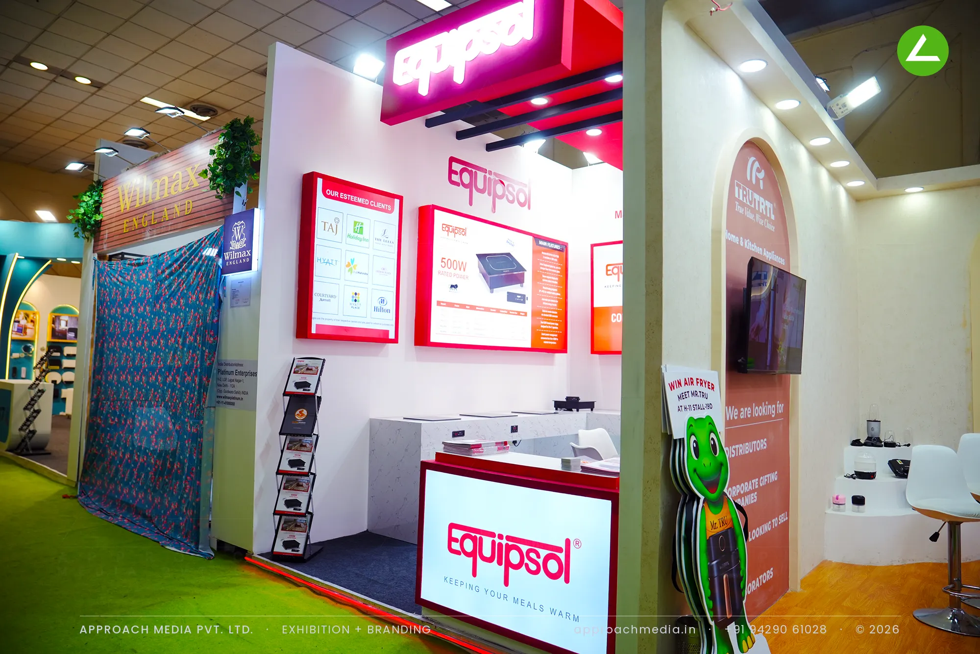 Equipsol at Aahar New Delhi: exhibition stall design built around a working counter — photo 3