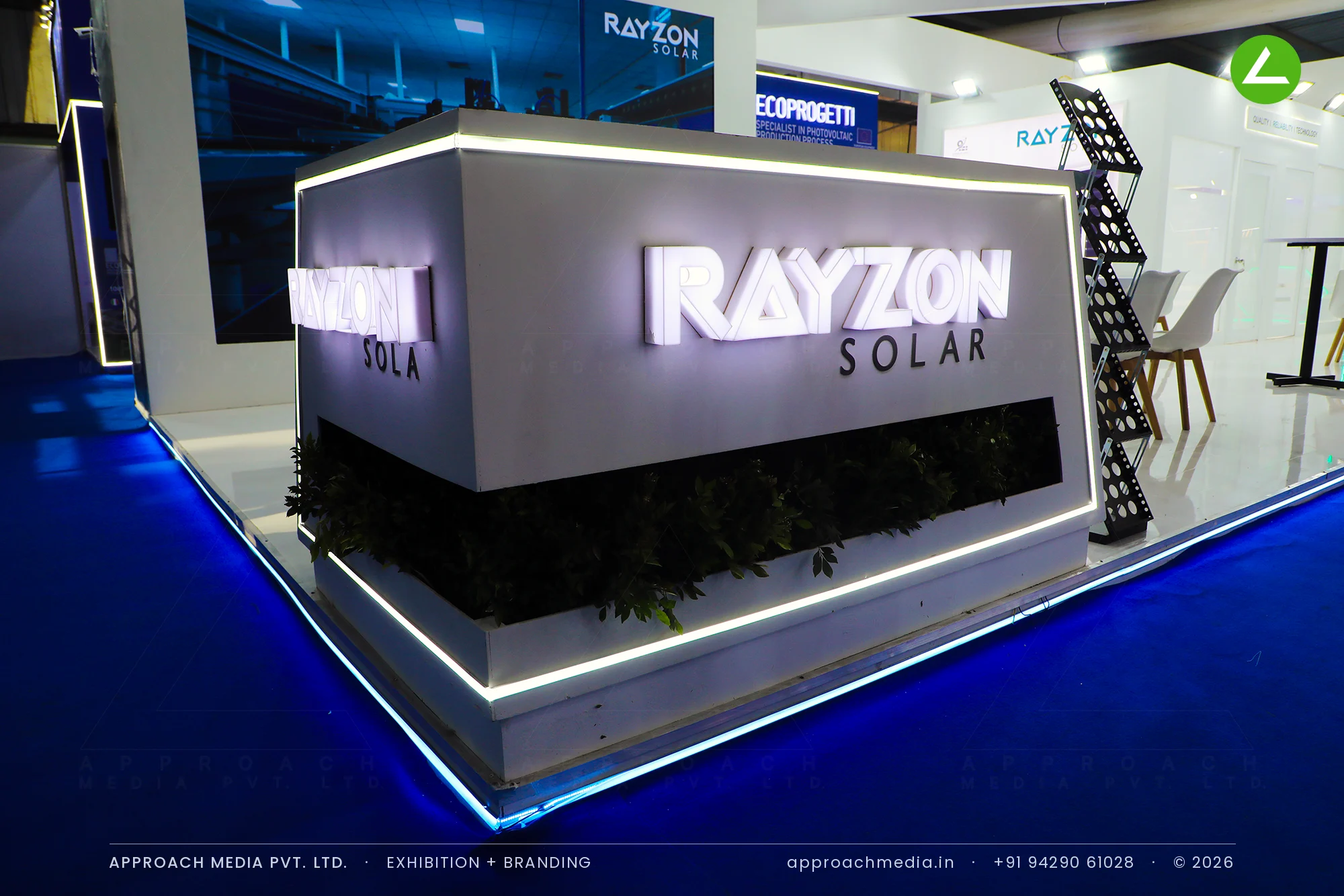 84 sqm island exhibition stall design at Intersolar India Gandhinagar for Rayzon Solar — photo 2