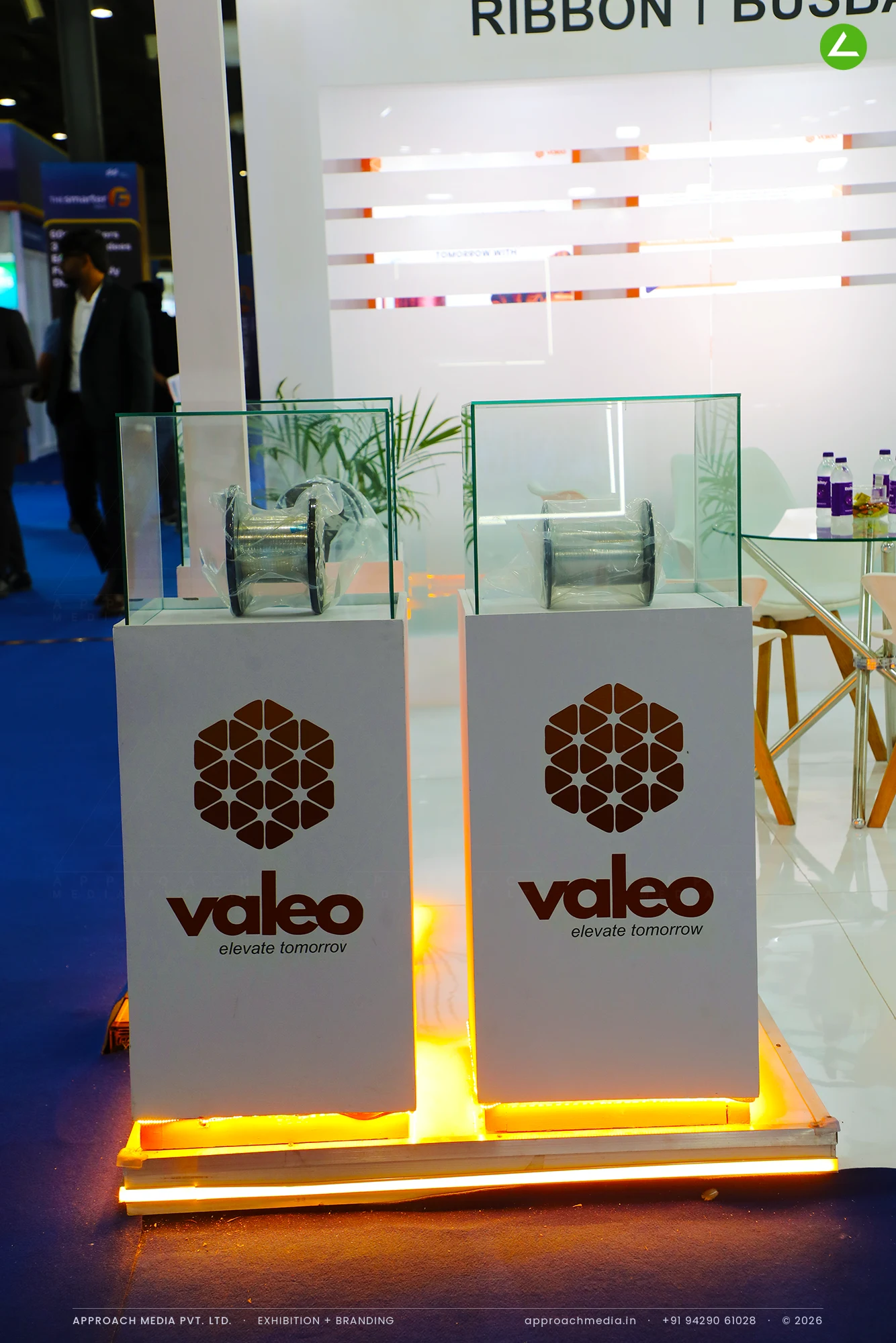 Valeo ribbon and busbar stand: exhibition stall design at Intersolar India Gandhinagar — photo 3