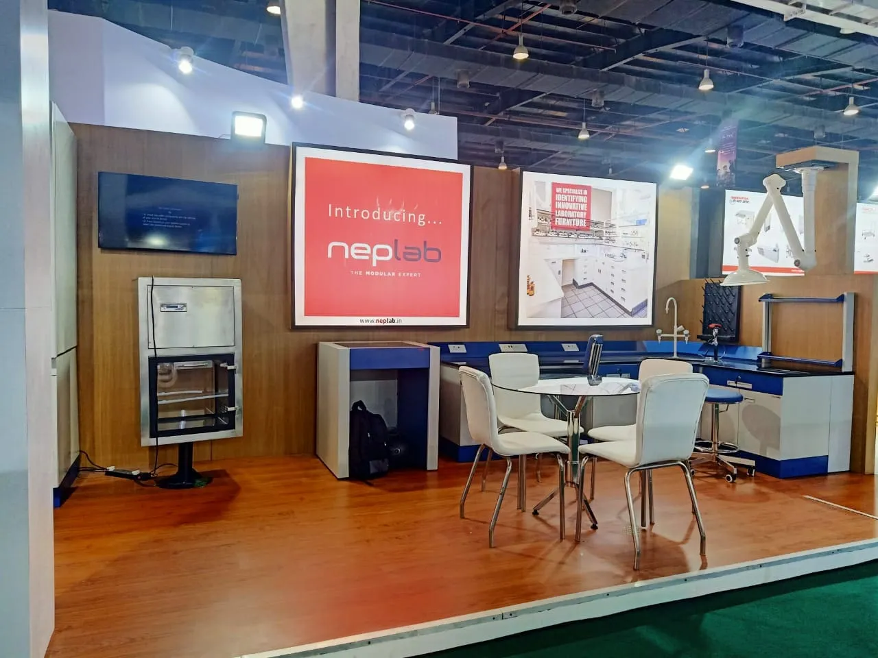 Pharmaceutical Machinery Exhibition Stall Design at CPHI Delhi — Neptune Industries — photo 3